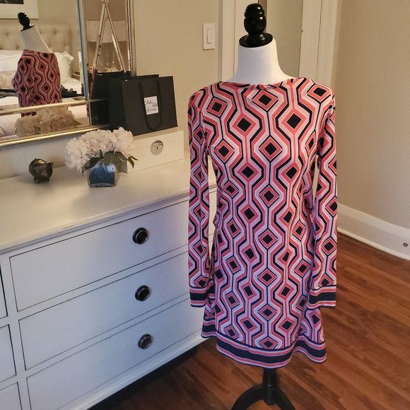 Beautiful pattern dress - Picture 3 of 3